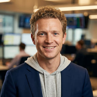 Ryan Brooks, Analista Principal de Trading en Ímpetu Gainrevo